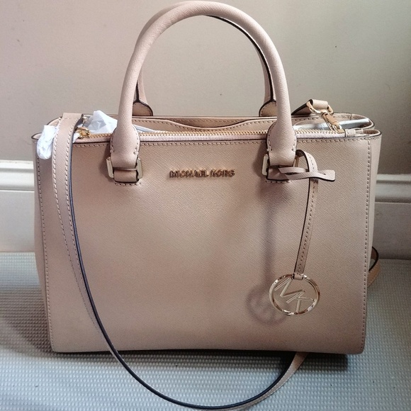 Michael Kors Handbags - NWT Michael Kors Kellen Handbag